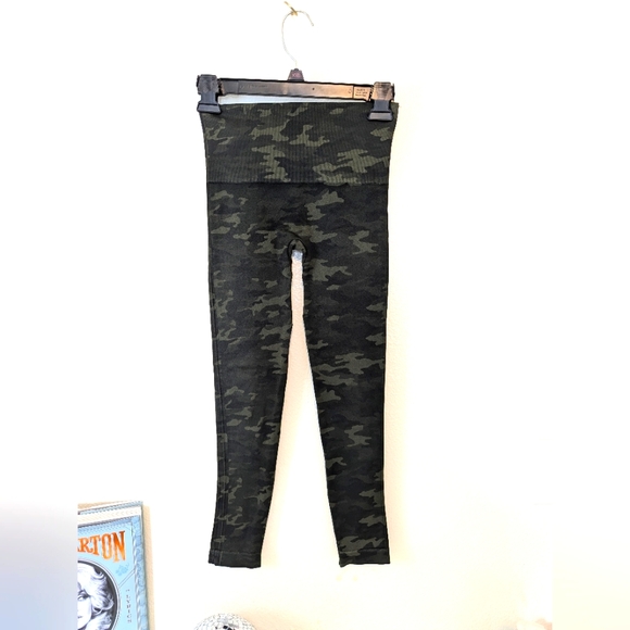 SPANX Seamless Camo Leggings xs - Picture 1 of 5
